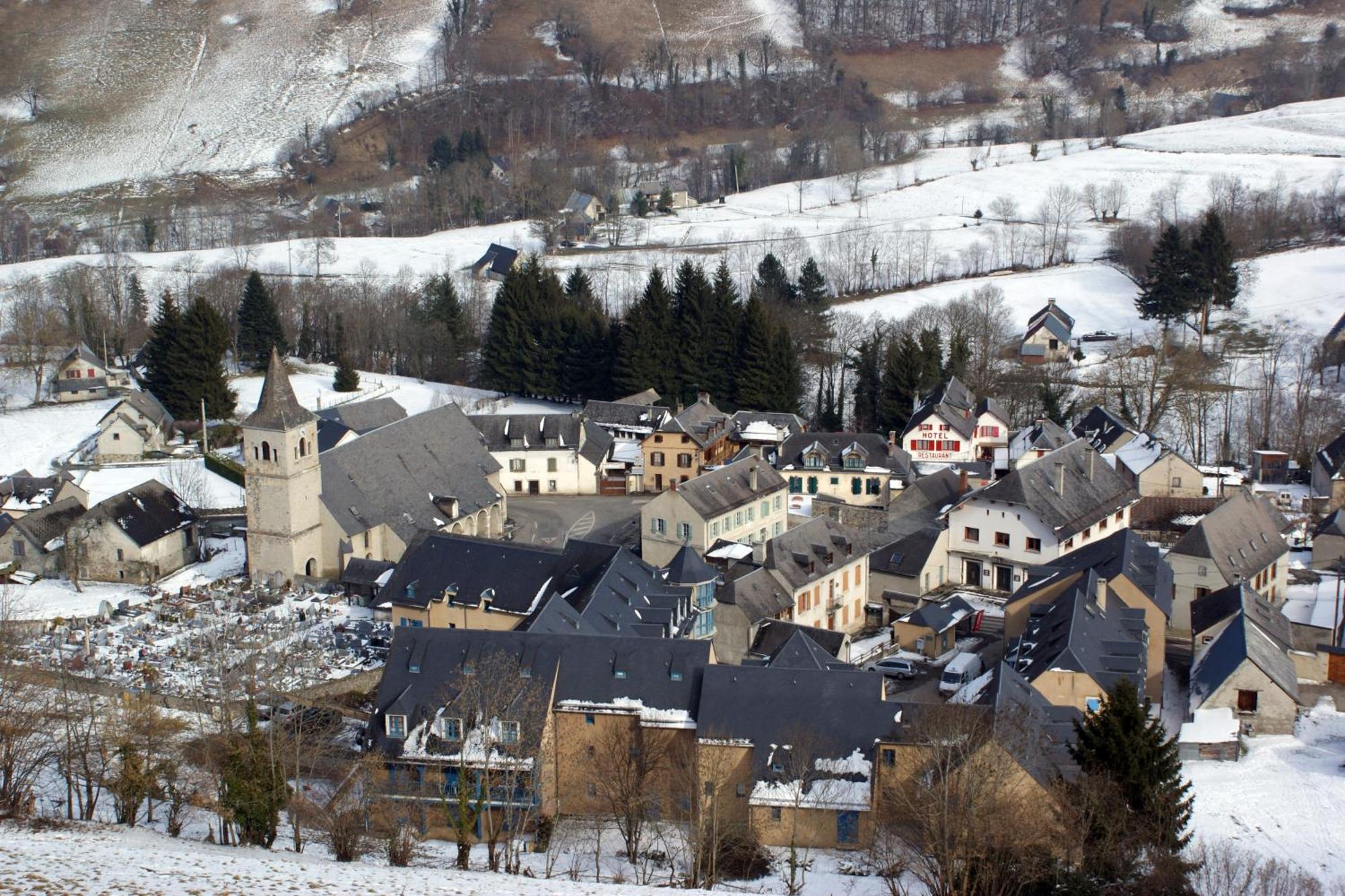 Hotel Les Deux Cols Sainte-Marie-de-Campan Exterior foto