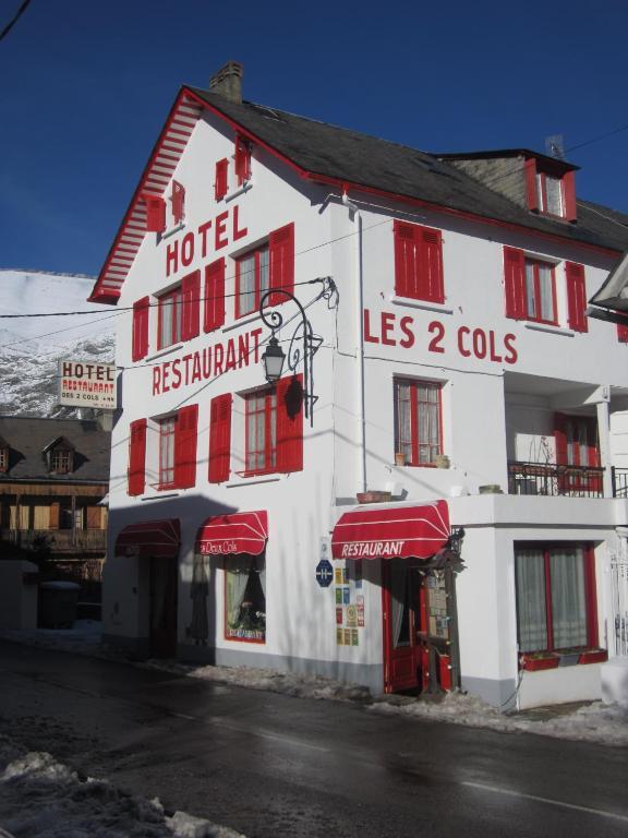 Hotel Les Deux Cols Sainte-Marie-de-Campan Exterior foto